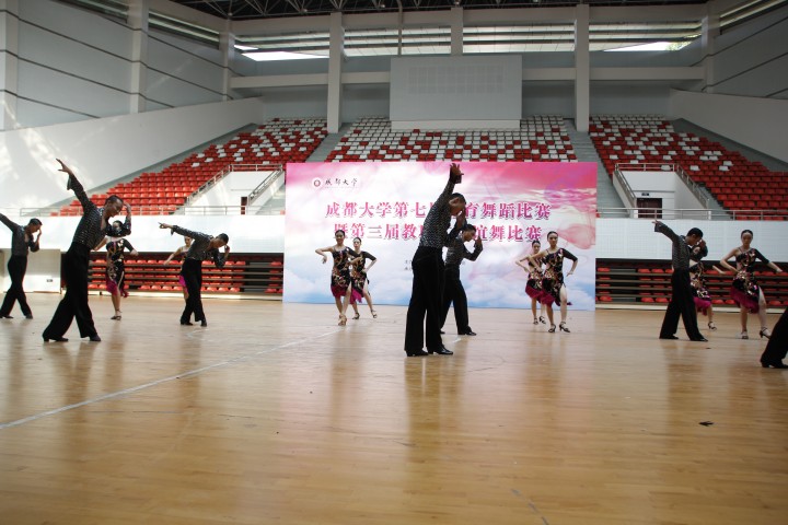 石工速报石工院《鎏金沙影》惊艳全场斩获校体育节表演一等奖(图1)