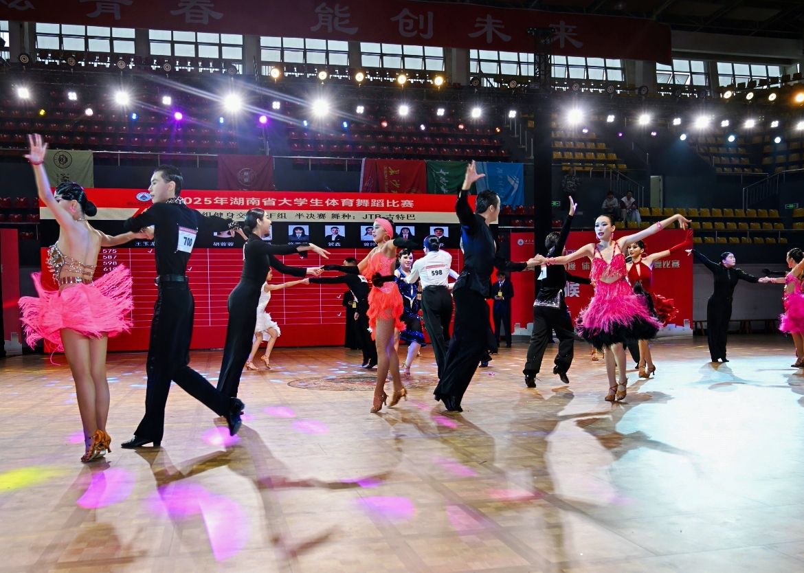 从舞蹈生到王牌！当家核心缺阵她连砍5分上演“终极封喉”(图1)