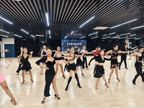 广南县清水江学校教师刘云花：讲台执爱 点亮成长微光(图1)