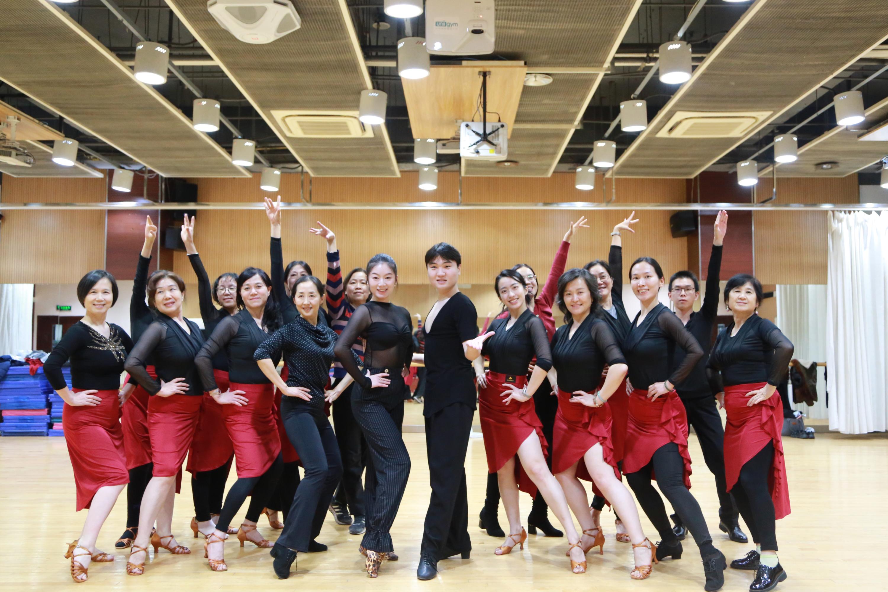 运城市体育舞蹈运动协会举办春节联欢晚会(图1)