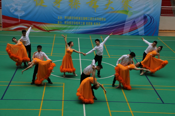 王曦主持召开市委理论学习中心组学习会 石磊张淑云闫五一发言(图1)