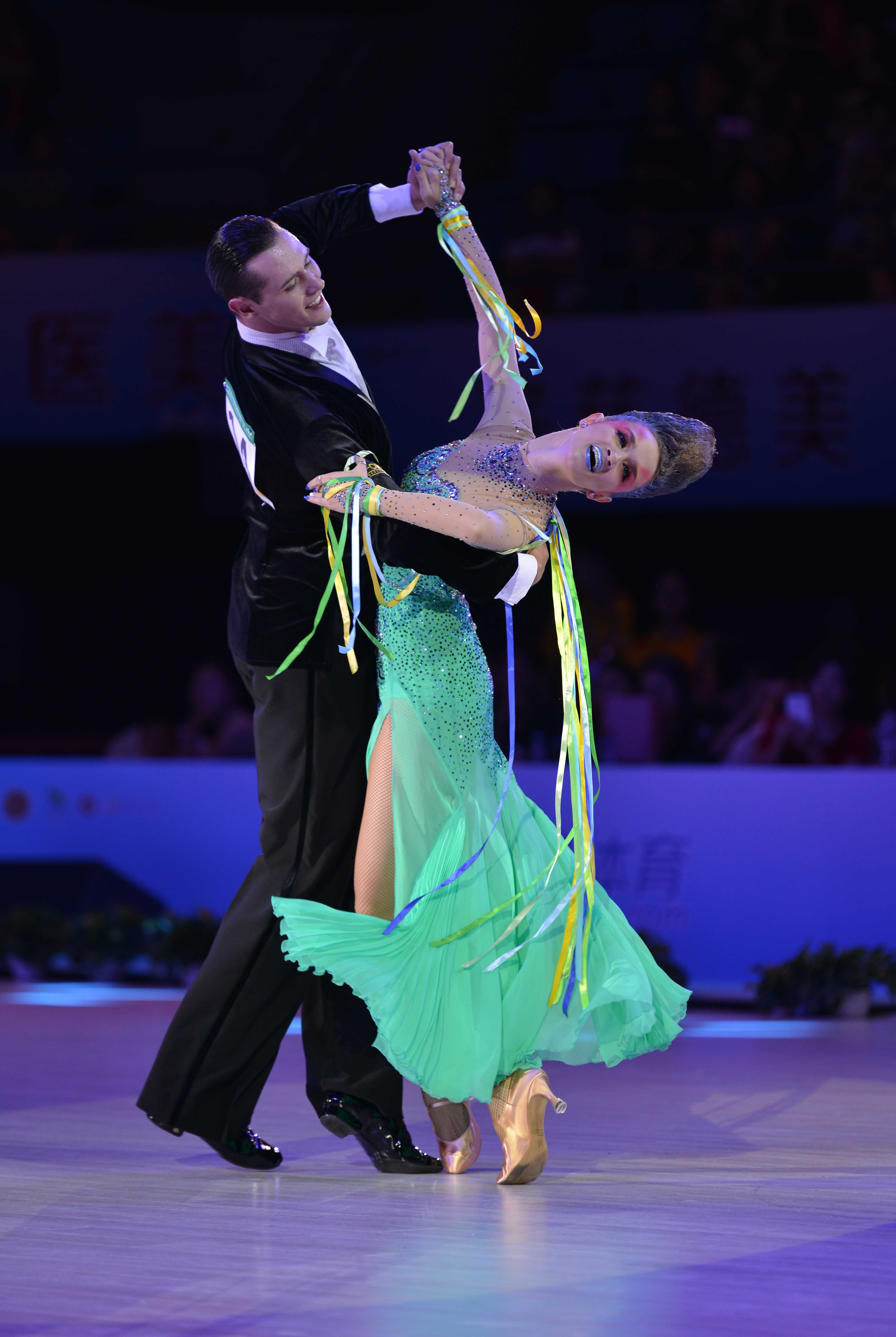 银龄展风采 健康迎新春—— 市南区老年人健身交流活动温馨启幕(图1)