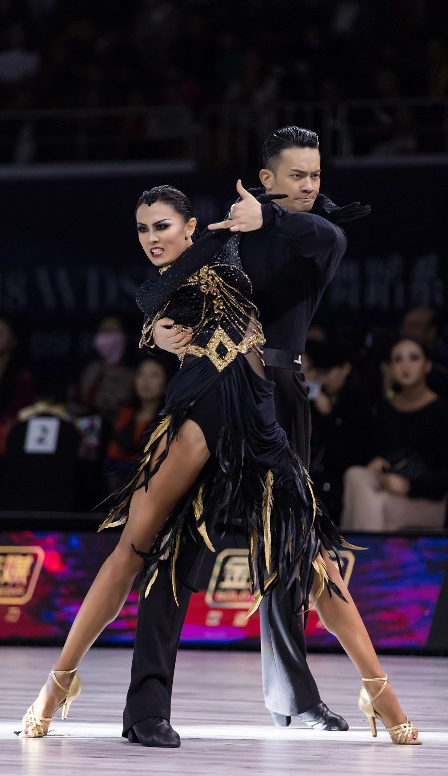 舞动青春：炫舞团如何将热爱化为事业的成功典范(图1)