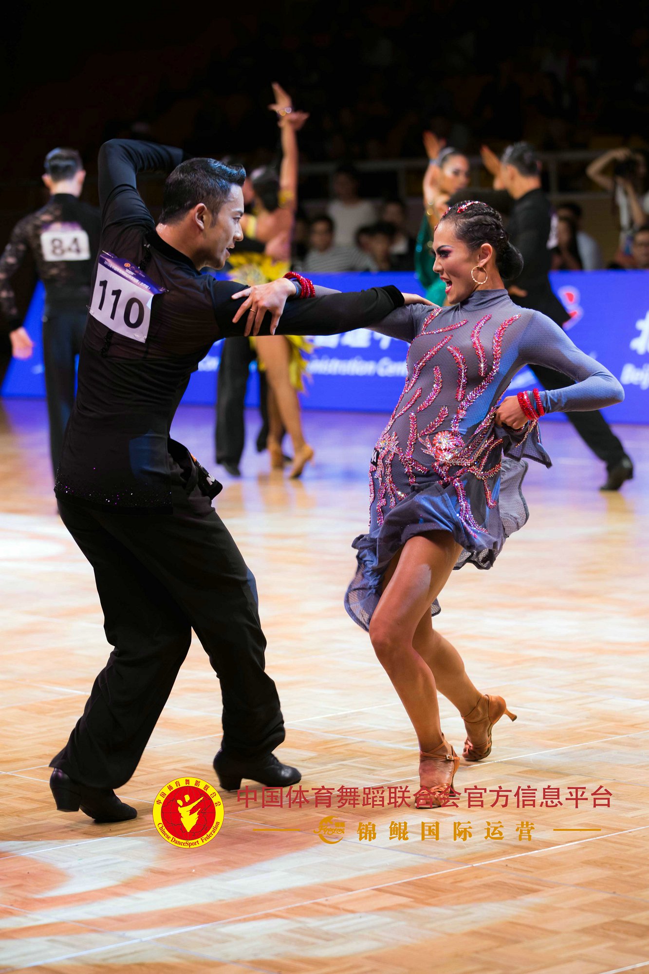 “彝族左脚舞之乡”云南牟定“三月会”：以舞为媒演绎非遗新生(图1)