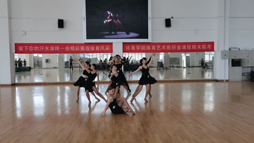 燃!酷!炫!近500人街舞Battle(图1)